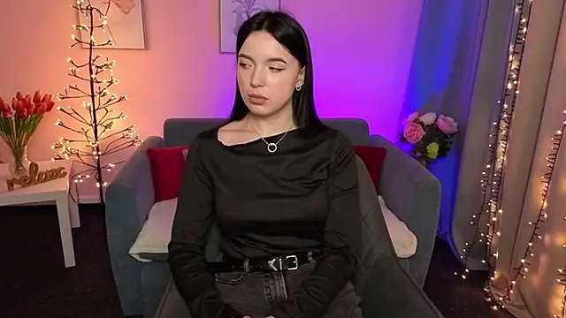 HeyNiki online show from 12-18-25, 04:02