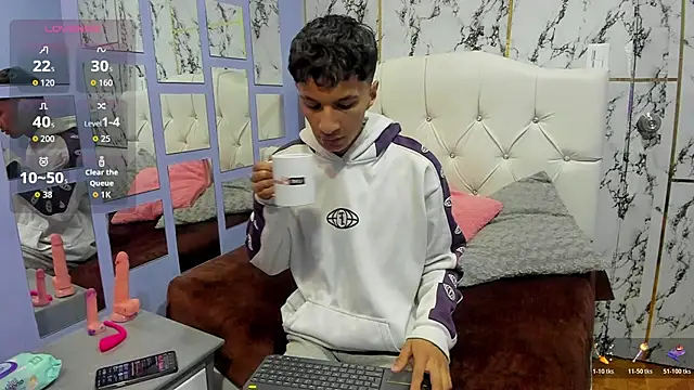 Snapshot of Elian_Julian chatting on 11-07-25, 12:54 Elian Julian online show from 11-07-25, 12:54