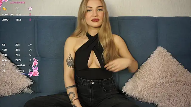 Snapshot of hannah_aura chatting on 11-08-25, 02:06 hannah aura online show from 11-08-25, 02:06