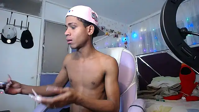 Santy bigcock 01 online show from 07-06-26, 03:03