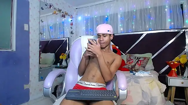 Santy bigcock 01 online show from 07-19-26, 02:26