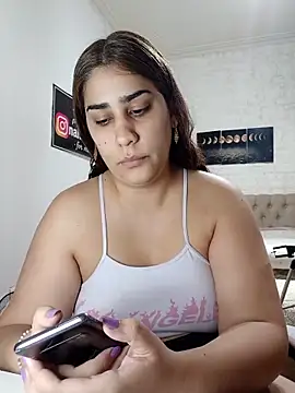 nahiarabiel33 online show from 04-15-26, 06:15