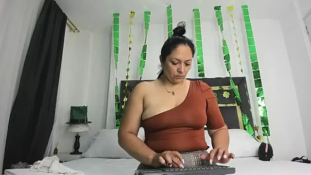 CatleyaSmith online show from 03-18-26, 12:41