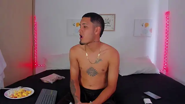 Miia  Jonees online show from 12-21-25, 03:08