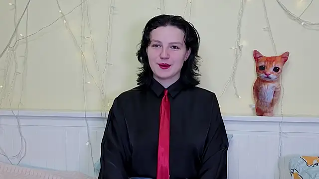 LatinaHuguenin online show from 11-24-25, 07:08