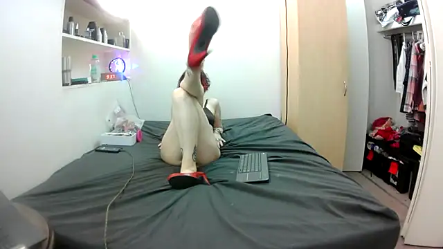 Snapshot of Empress_Lilith chatting on 05-15-26, 02:35 Empress Lilith online show from 05-15-26, 02:35
