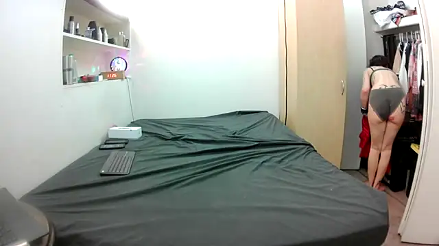 Snapshot of Empress_Lilith chatting on 05-30-26, 04:26 Empress Lilith online show from 05-30-26, 04:26