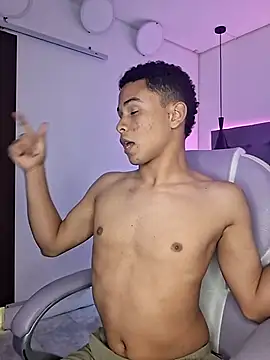 Snapshot of Liams18 chatting on 11-13-25, 03:05 Liams18 online show from 11-13-25, 03:05