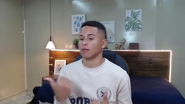 Snapshot of Liams18 chatting on 11-30-25, 12:53 Liams18 online show from 11-30-25, 12:53