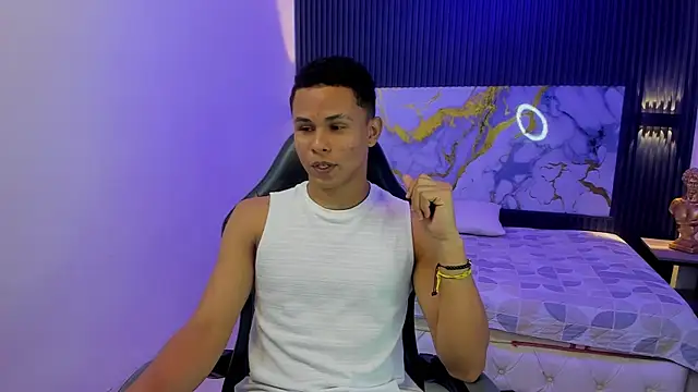 Snapshot of Liams18 chatting on 04-06-26, 02:42 Liams18 online show from 04-06-26, 02:42