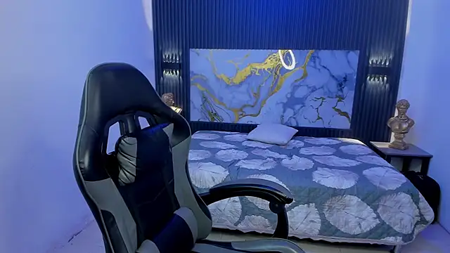 Snapshot of Liams18 chatting on 04-08-26, 02:44 Liams18 online show from 04-08-26, 02:44