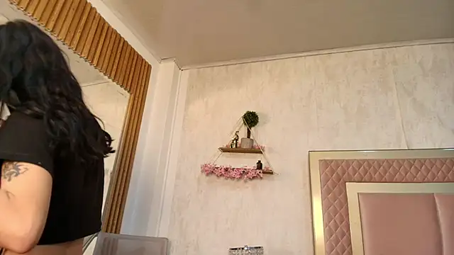 Snapshot of Madhison_5 chatting on 02-26-26, 12:04 Madhison 5 online show from 02-26-26, 12:04