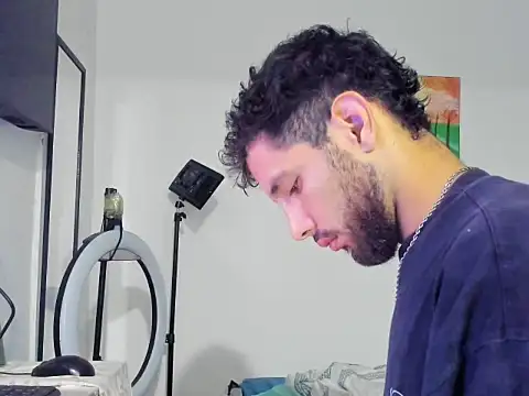 Snapshot of MoneySexMcm chatting on 11-05-25, 02:33 MoneySexMcm online show from 11-05-25, 02:33