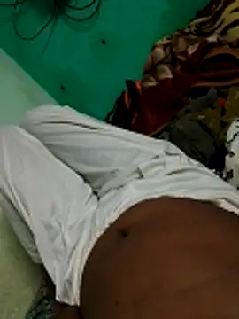 Snapshot of Couple1114 chatting on 11-06-25, 10:05 Couple1114 online show from 11-06-25, 10:05