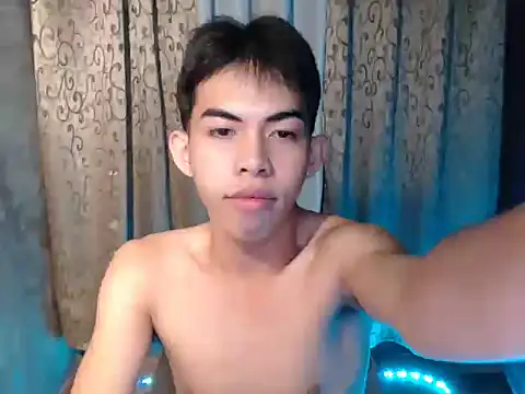 Urhotsilverboy online show from 12-05-25, 03:48