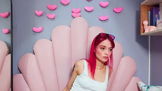 luci miller online show from 04-25-26, 03:42