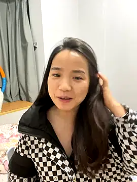 Hmm 0303 online show from 12-17-25, 02:34