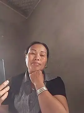 Karen china online show from 11-22-25, 05:50