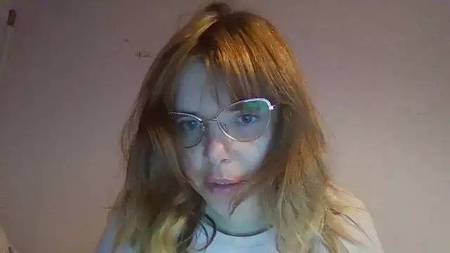 Snapshot of HornyElena chatting on 11-24-25, 03:12 HornyElena online show from 11-24-25, 03:12