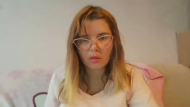 Snapshot of HornyElena chatting on 12-02-25, 01:17 HornyElena online show from 12-02-25, 01:17