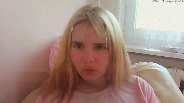 Snapshot of HornyElena chatting on 05-10-26, 06:02 HornyElena online show from 05-10-26, 06:02