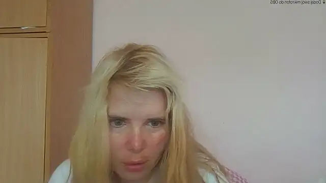 Snapshot of HornyElena chatting on 05-30-26, 03:31 HornyElena online show from 05-30-26, 03:31