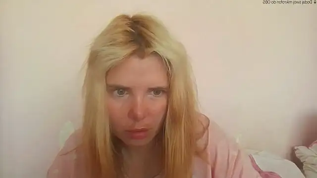 Snapshot of HornyElena chatting on 06-01-26, 02:52 HornyElena online show from 06-01-26, 02:52