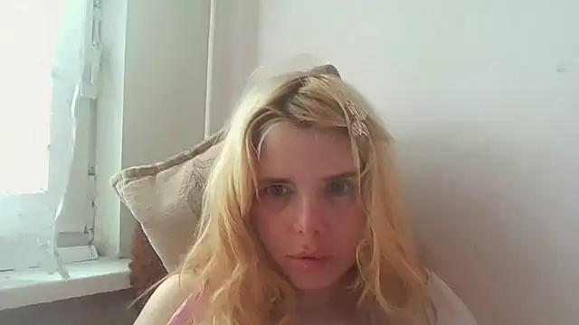 Snapshot of HornyElena chatting on 06-13-26, 01:09 HornyElena online show from 06-13-26, 01:09