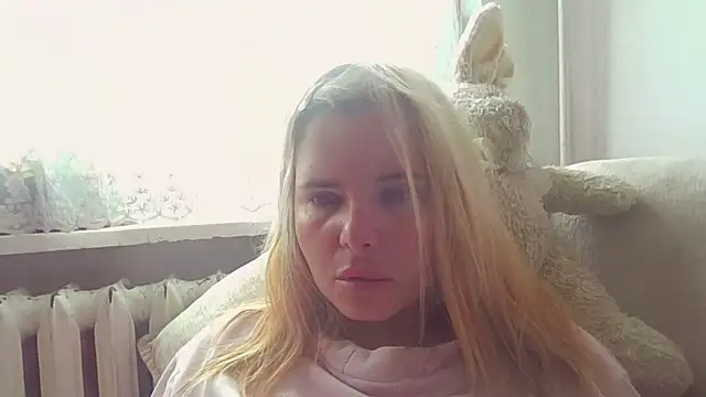 Snapshot of HornyElena chatting on 06-17-26, 08:39 HornyElena online show from 06-17-26, 08:39