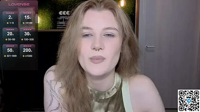 Snapshot of eshleeygreen chatting on 05-14-26, 09:43 eshleeygreen online show from 05-14-26, 09:43