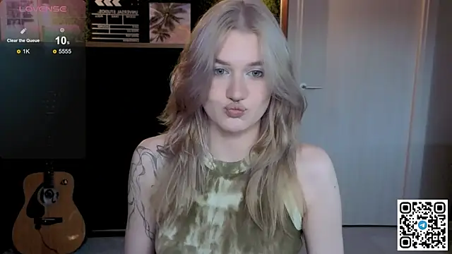 Snapshot of eshleeygreen chatting on 06-02-26, 10:23 eshleeygreen online show from 06-02-26, 10:23