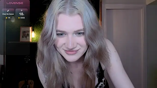 Snapshot of eshleeygreen chatting on 06-07-26, 02:54 eshleeygreen online show from 06-07-26, 02:54