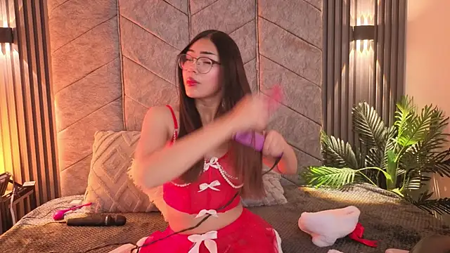 Snapshot of _ViolletteNoir_ chatting on 12-18-25, 08:15 ViolletteNoir online show from 12-18-25, 08:15