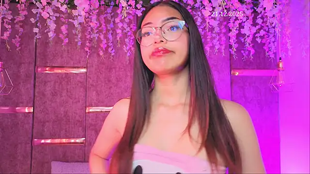 Snapshot of _ViolletteNoir_ chatting on 12-21-25, 08:27 ViolletteNoir online show from 12-21-25, 08:27