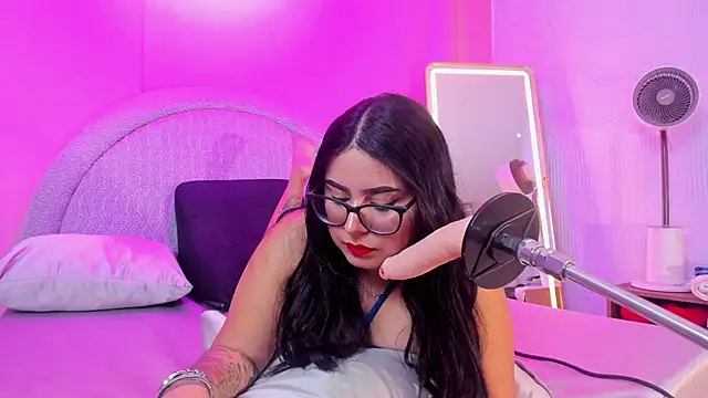 Amy whittee online show from 11-11-25, 07:36