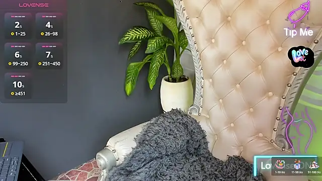 Snapshot of Emmafranco chatting on 11-08-25, 02:50 Emmafranco online show from 11-08-25, 02:50