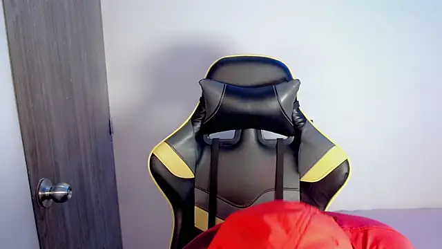 Snapshot of Tatann_18 chatting on 11-06-25, 07:15 Tatann 18 online show from 11-06-25, 07:15