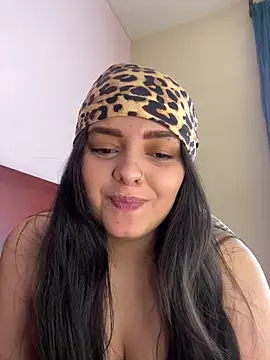 Snapshot of candicewest_ chatting on 12-20-25, 06:04 candicewest online show from 12-20-25, 06:04