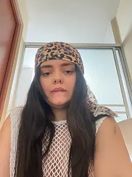 Snapshot of candicewest_ chatting on 12-21-25, 03:30 candicewest online show from 12-21-25, 03:30