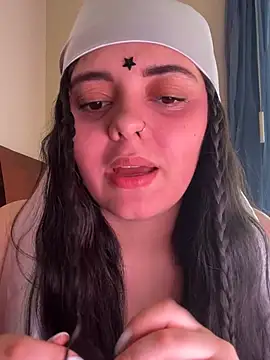 Snapshot of candicewest_ chatting on 02-25-26, 05:11 candicewest online show from 02-25-26, 05:11