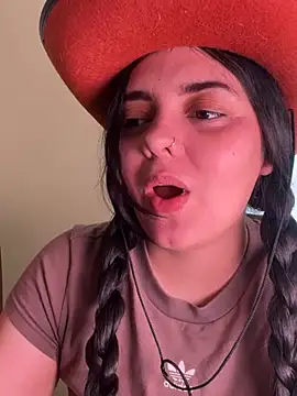 Snapshot of candicewest_ chatting on 02-26-26, 03:11 candicewest online show from 02-26-26, 03:11