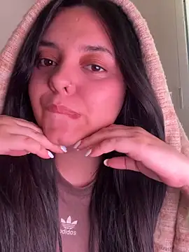 Snapshot of candicewest_ chatting on 04-14-26, 03:29 candicewest online show from 04-14-26, 03:29