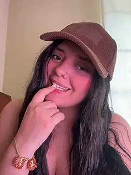 Snapshot of candicewest_ chatting on 04-19-26, 04:39 candicewest online show from 04-19-26, 04:39