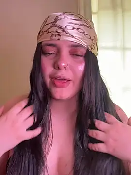 Snapshot of candicewest_ chatting on 05-16-26, 04:17 candicewest online show from 05-16-26, 04:17