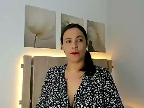 Snapshot of IsabellaCrissty chatting on 03-11-26, 12:11 IsabellaCrissty online show from 03-11-26, 12:11