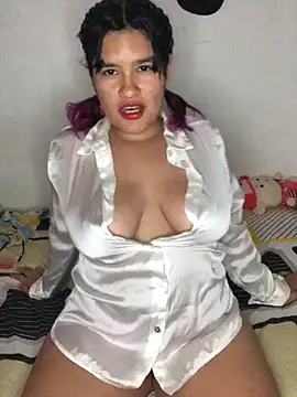 Snapshot of Beba_103 chatting on 12-13-25, 10:26 Beba 103 online show from 12-13-25, 10:26