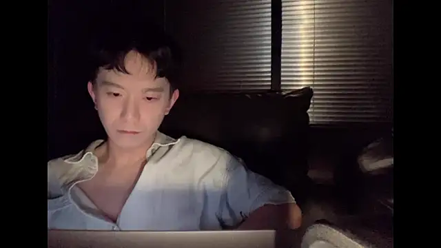 Snapshot of CouplingCry chatting on 11-30-25, 02:54 CouplingCry online show from 11-30-25, 02:54