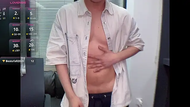 Snapshot of CouplingCry chatting on 01-11-26, 12:32 CouplingCry online show from 01-11-26, 12:32