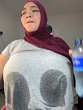 Snapshot of sweetmuslim01 chatting on 01-22-25, 01:31 sweetmuslim01 online show from 01-22-25, 01:31