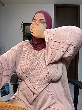 Snapshot of sweetmuslim01 chatting on 09-17-25, 11:28 sweetmuslim01 online show from 09-17-25, 11:28